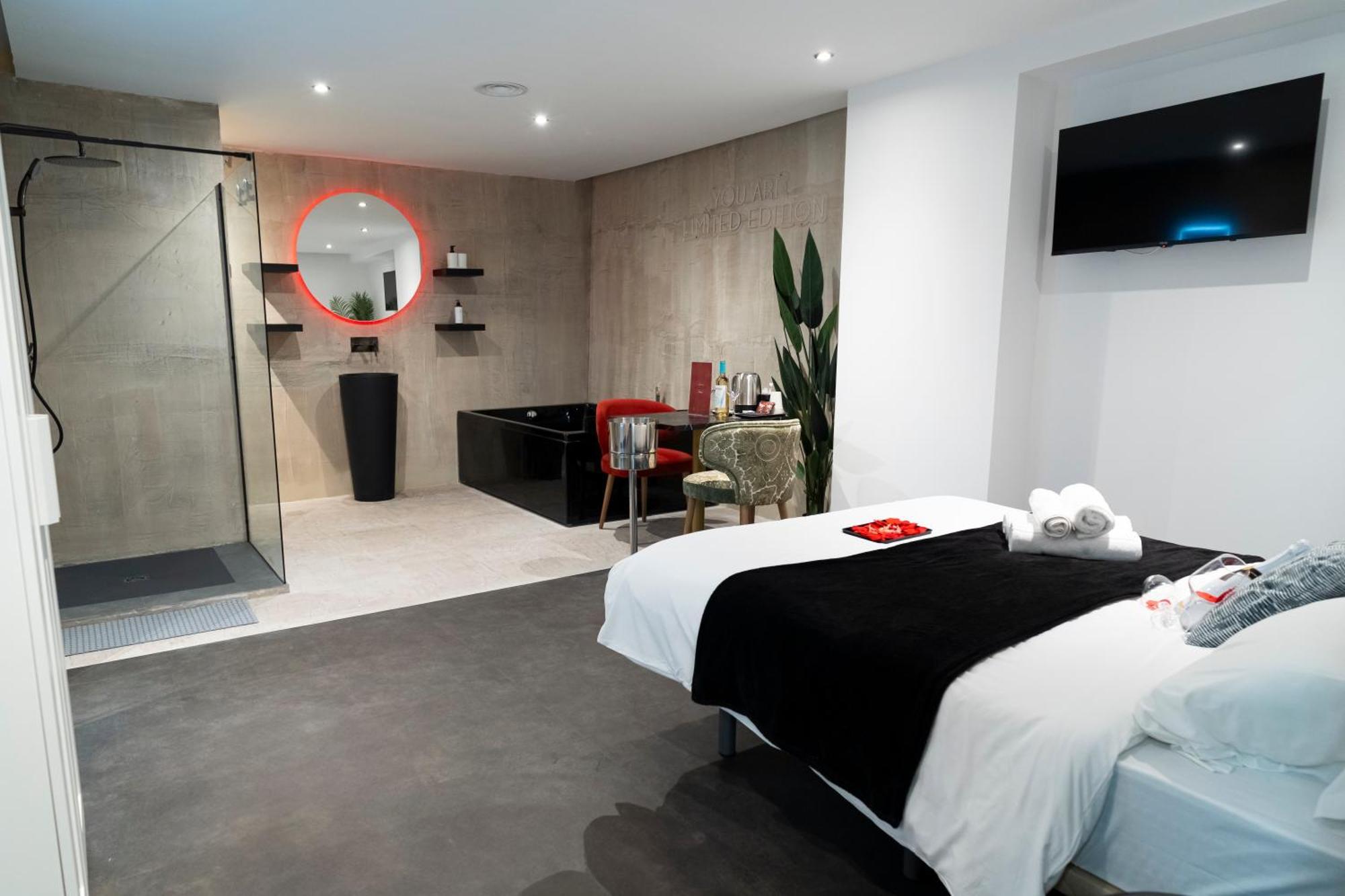 Mad Rooms — Photos 3
